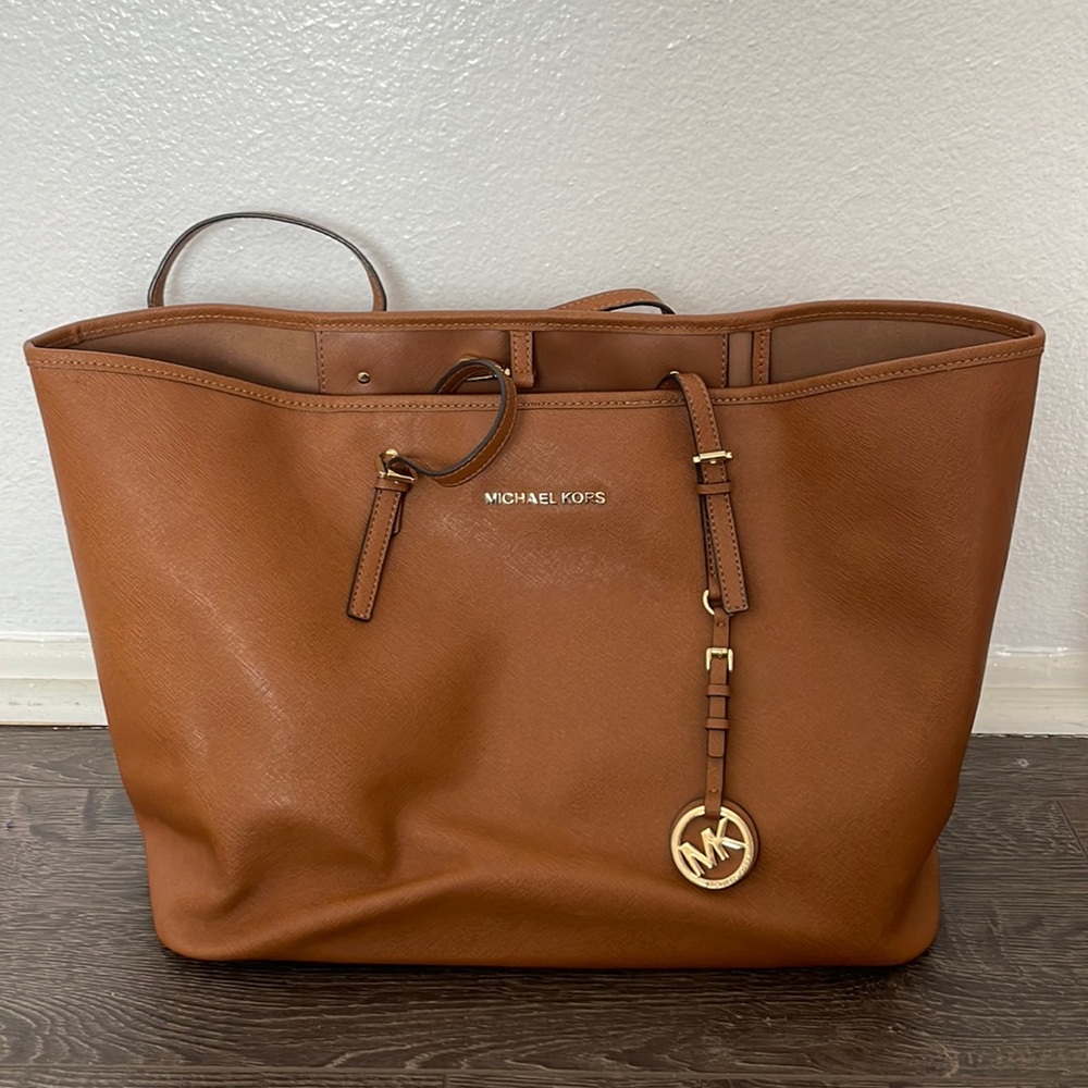 MICHAEL Michael Kors Jet Set Travel Medium Saffiano Leather Top-Zip Tote